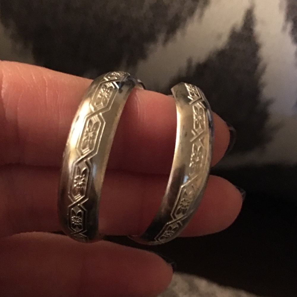 ❗️SOLD❗️Tribal unmarked silver tone hoops